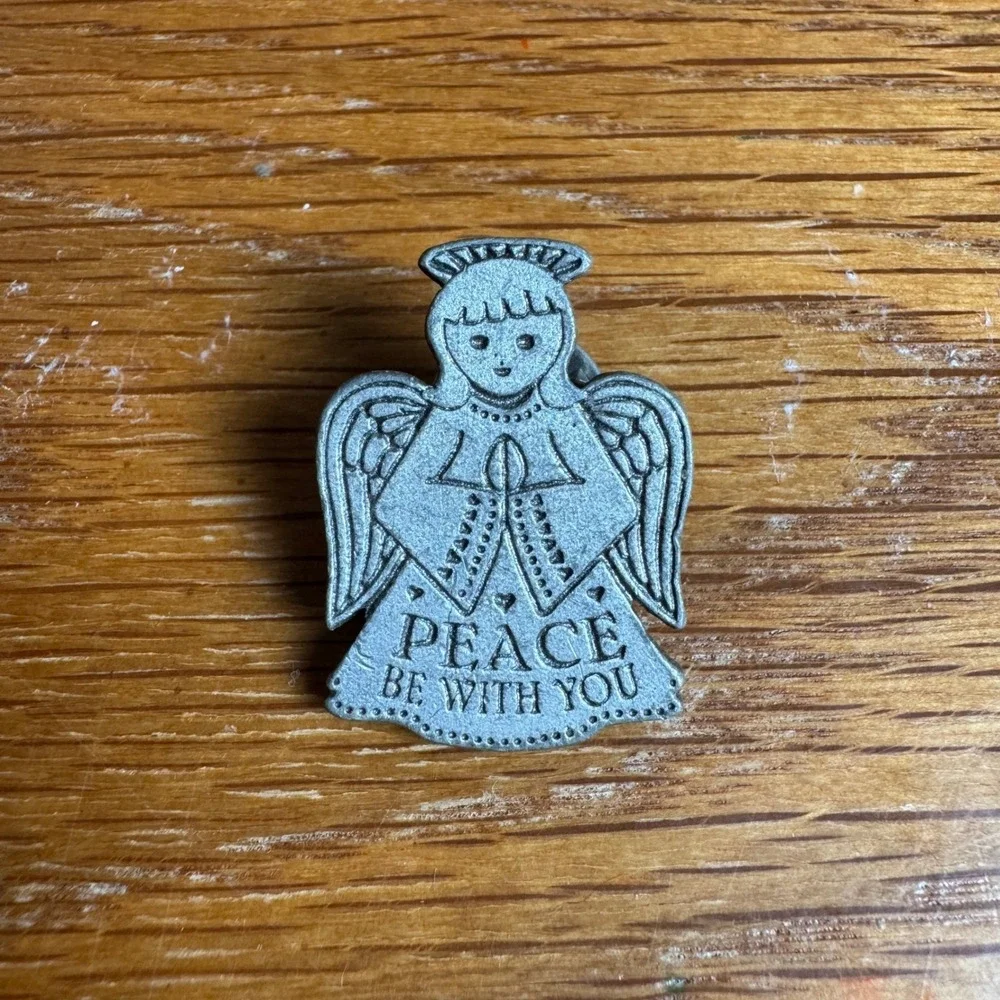 Vintage Camco Angel Pin Peace Be With You Pewter Tone Religious‎ Charm